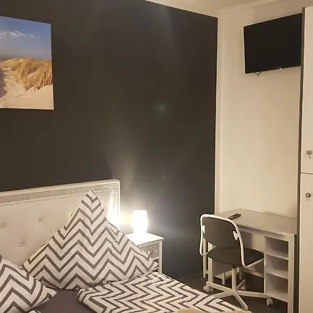 105 Hotel *