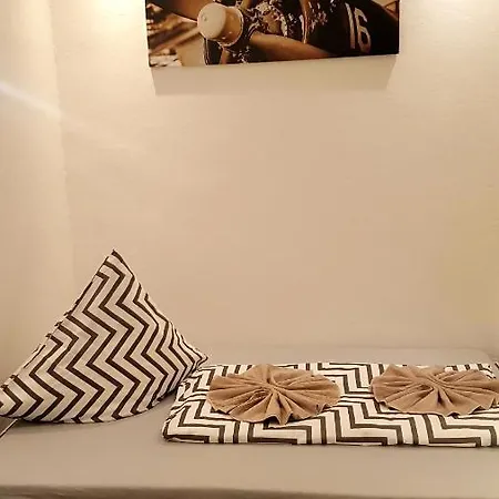 Hotel 105