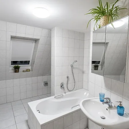 Apartment Gastezimmer 20 Min. Zur Messe & Stadtzentrum *