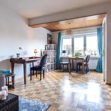Cruwzo I With Balcony, Garden And Terrace Semesterbostad