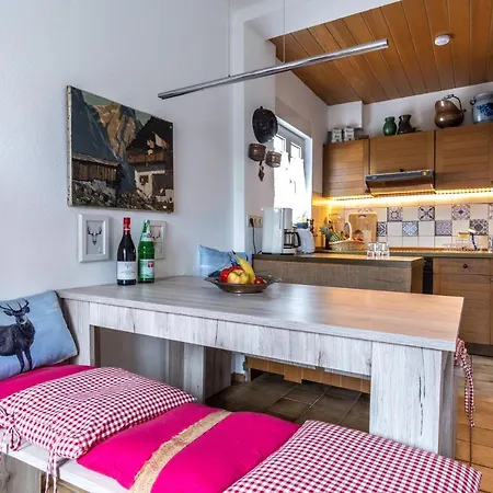 Cruwzo I With Balcony, Garden And Terrace Semesterbostad