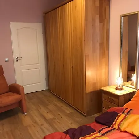 3 Mobiliert Nahe Zentrum/3 Furnished Near Center *