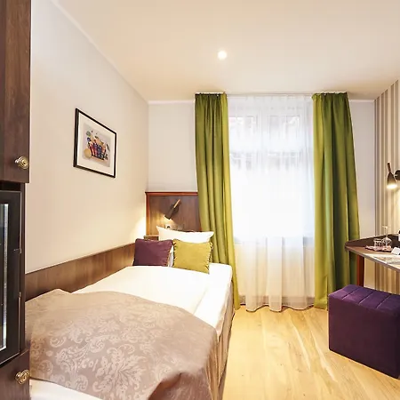 Hauser Boutique Hotell 3*