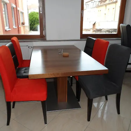 Aaa Meetinn Townhouse *