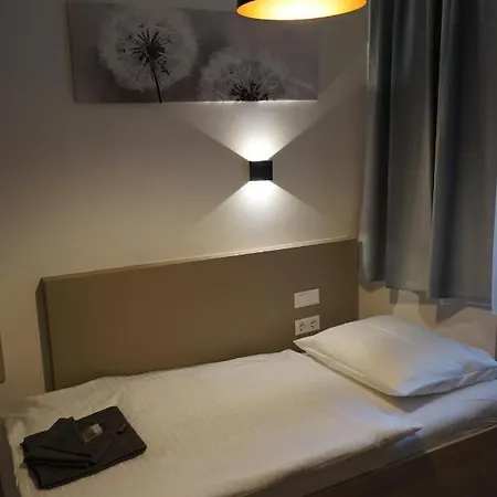 Hotel Hbf 3*