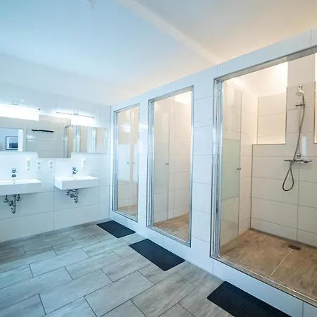 Full House - Shared Bath & Kitchen Апарт-готель Нюрнберг