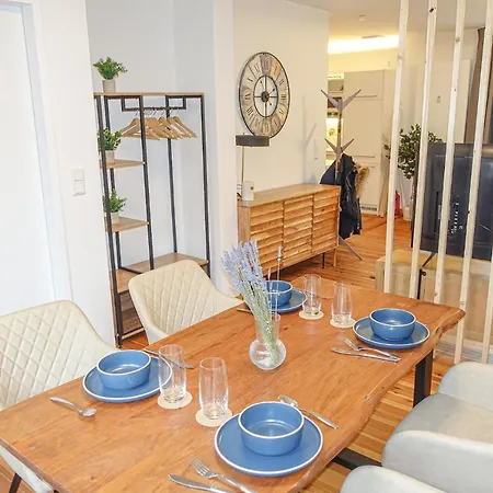 Luxomes: Design - Near Airport Apartment *