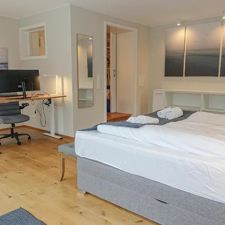 Apartment Luxomes: Design - Near Airport