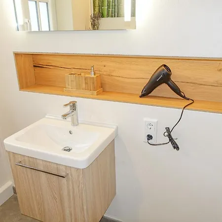 Luxomes: Design - Near Airport *
