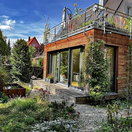 Apartment Luxomes: Design - Near Airport