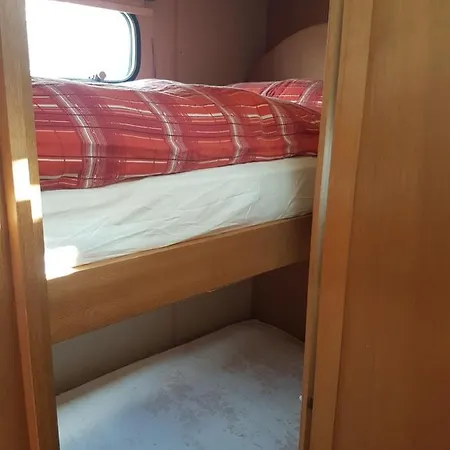 Retro Unterkunft! Gunstig Ubernachten Im Wohnwagen Am Wiesengrund. Only Public Toilets Available! * Nuremberg