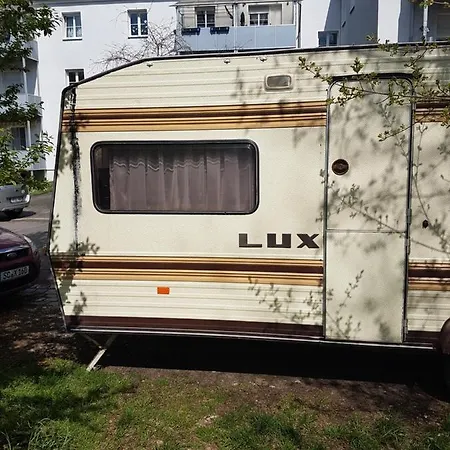 Campsite Retro Unterkunft! Gunstig Ubernachten Im Wohnwagen Am Wiesengrund. Only Public Toilets Available!