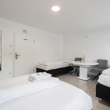 Guest house By Staystay I 24 Check-in