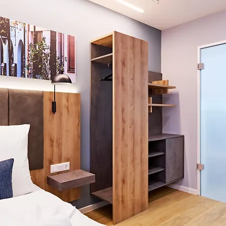 Xzllenz Traum Studio-apartment, Frei-parken, U-bahn, Kueche Apartman *