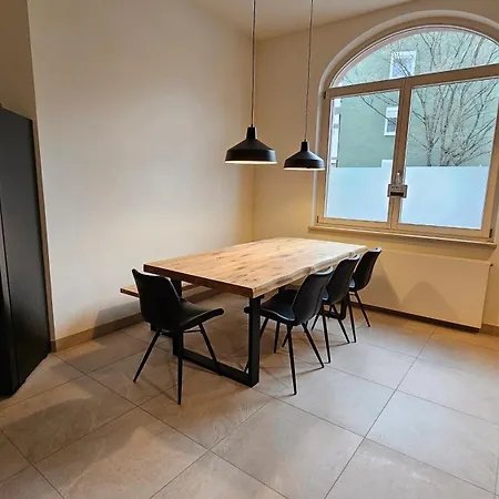 Yfb-170m2 Fuer Bis Zu 15, Modern, 1min Zu Ubahn, Ruhige Lage, Parkplaetze, Wifi, Netflix, Kindergerecht Nürnberg