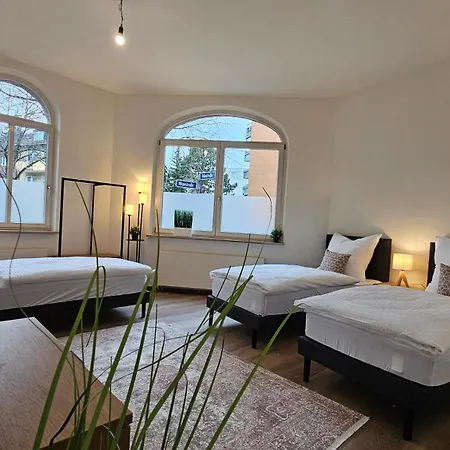 Yfb-170m2 Fuer Bis Zu 15, Modern, 1min Zu Ubahn, Ruhige Lage, Parkplaetze, Wifi, Netflix, Kindergerecht * Nürnberg
