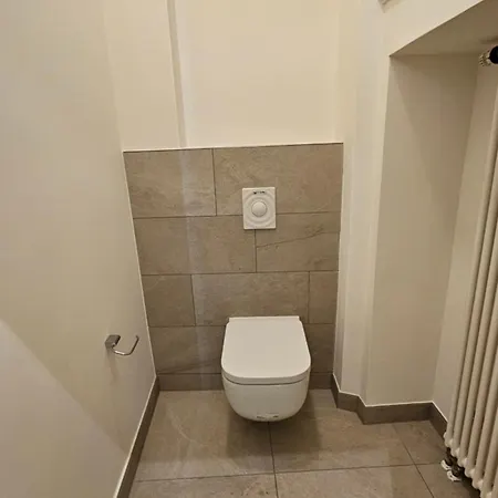 Apartment Yfb-170m2 Fuer Bis Zu 15, Modern, 1min Zu Ubahn, Ruhige Lage, Parkplaetze, Wifi, Netflix, Kindergerecht Nürnberg