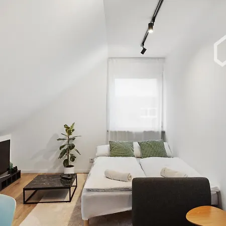 Day Young Life 1 Or 2 Aparts Apartment *