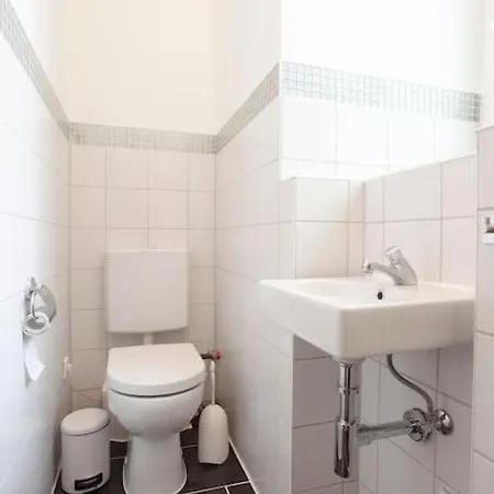 Exclusive 2-room Souterrain Apartamento *