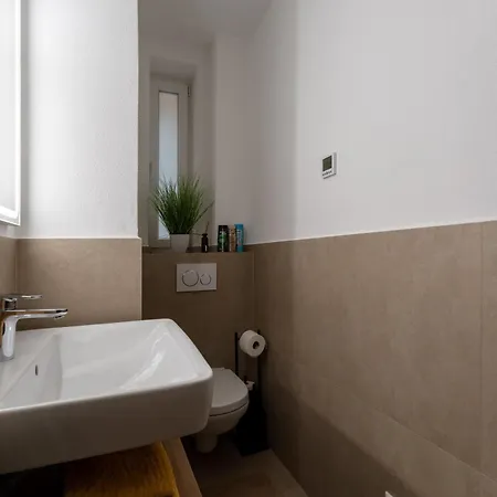 Modern Living - 3-zimmer - Nord, Ruhige Seitenstrasse, Fusslaeufig Strassenbahn Nürnberg