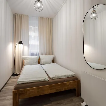 Modern Living - 3-zimmer - Nord, Ruhige Seitenstrasse, Fusslaeufig Strassenbahn Apartment Nürnberg