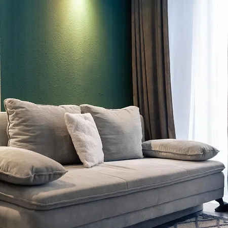 Modern Living - 3-zimmer - Nord, Ruhige Seitenstrasse, Fusslaeufig Strassenbahn Apartment *