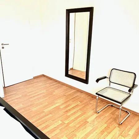 Super Zentral Begehrte Wohnlage Parkplatz Vor Haus * نورنبيرغ