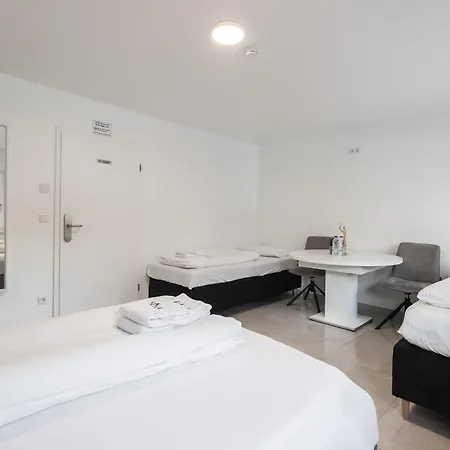 Staystay I 24 Check-in Gasthof