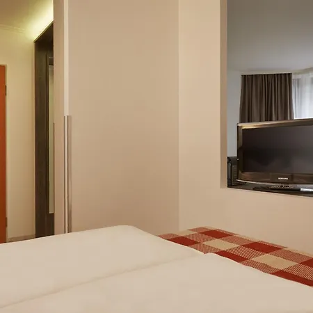 H+ Hotel 4*