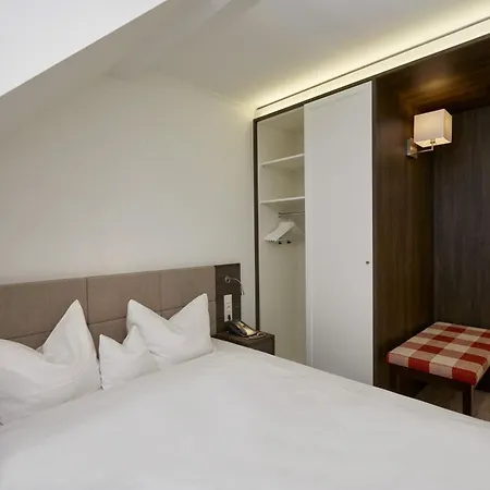 Hotel H+ 4*