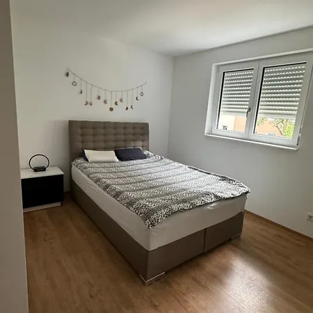 Schlafzimmer In Gemeinsame Apartment *
