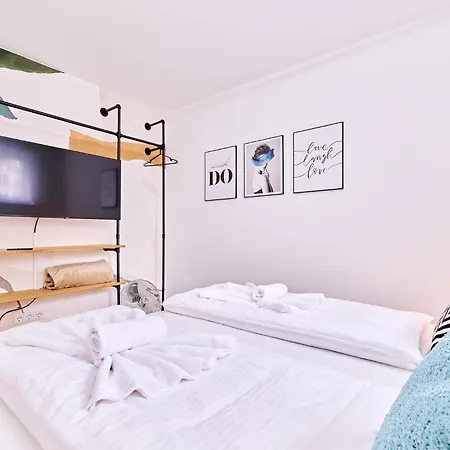 Casa vacanze Xzllenz - 4 Schlafzimmer, Zentral, Parken, U-bahn, 2 Baeder, 4 Smart-tv, Optional Einzelbett *