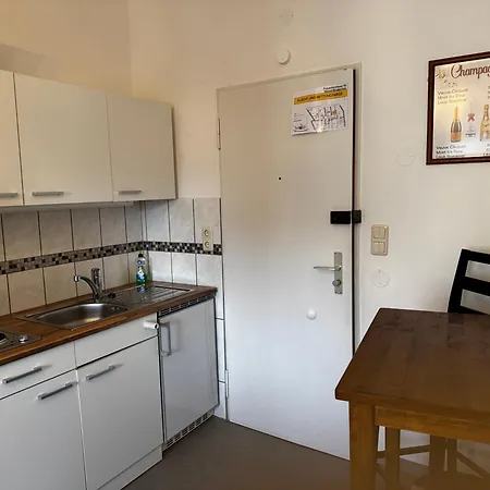 Liefdeshotel Femina - Direkt Im Rotlichtviertel