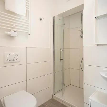 Zentral Gelegene Monteur-dg-wohnung Daire *