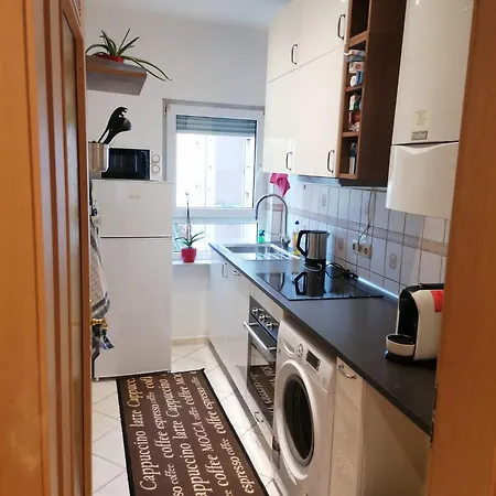 Zentrales, Gemuetliches Wg-zimmer Appartamento