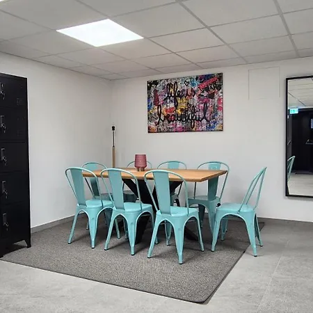 Apartman Xzllenz Traum Studio-apartment, Frei-parken, U-bahn, Kueche *