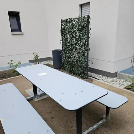 Max Apartment *