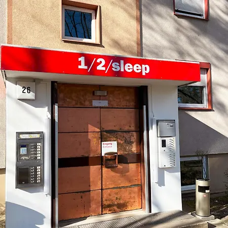 1, 2, Sleep Messe Hotel *