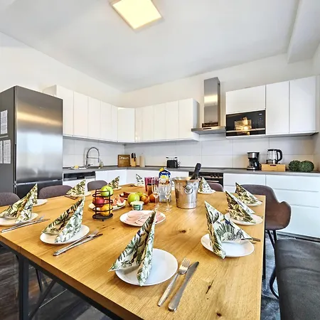 Designer Loft Fuer Bis Zu 15, Whirlpool, Infrarotsauna, Billard, Pokertisch, 2 Baeder Apartment *