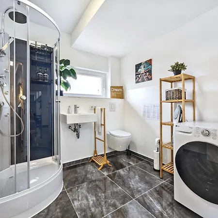 Designer Loft Fuer Bis Zu 15, Whirlpool, Infrarotsauna, Billard, Pokertisch, 2 Baeder Apartment *