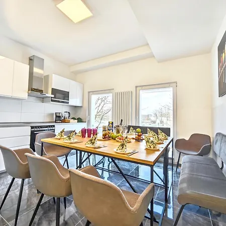 Designer Loft Fuer Bis Zu 15, Whirlpool, Infrarotsauna, Billard, Pokertisch, 2 Baeder *