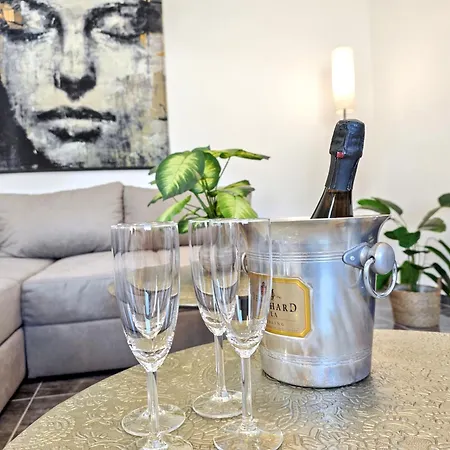 Designer Loft Fuer Bis Zu 15, Whirlpool, Infrarotsauna, Billard, Pokertisch, 2 Baeder Nuremberg