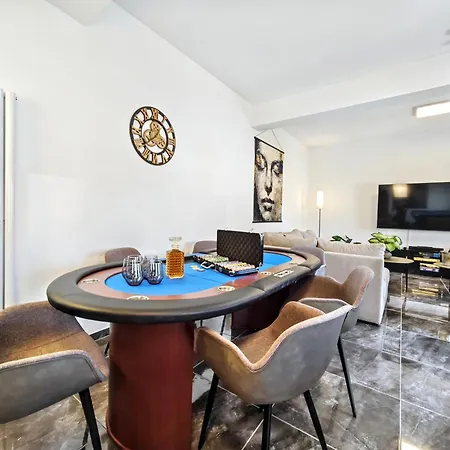 Designer Loft Fuer Bis Zu 15, Whirlpool, Infrarotsauna, Billard, Pokertisch, 2 Baeder Apartment
