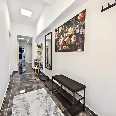 Designer Loft Fuer Bis Zu 15, Whirlpool, Infrarotsauna, Billard, Pokertisch, 2 Baeder Apartment *