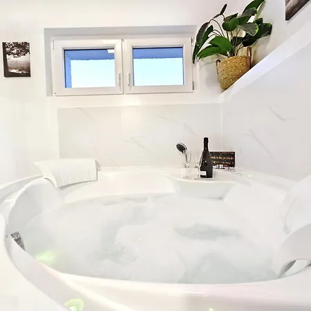 Designer Loft Fuer Bis Zu 15, Whirlpool, Infrarotsauna, Billard, Pokertisch, 2 Baeder