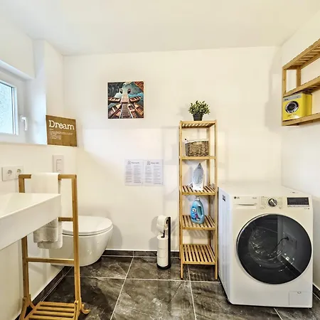 Designer Loft Fuer Bis Zu 15, Whirlpool, Infrarotsauna, Billard, Pokertisch, 2 Baeder Apartment Nuremberg