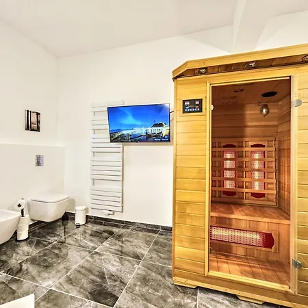 Apartment Designer Loft Fuer Bis Zu 15, Whirlpool, Infrarotsauna, Billard, Pokertisch, 2 Baeder *