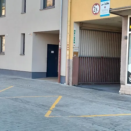 Moving - Retro Uebernachten Im Wohnwagen, Guenstig & Zentral Campsite Nuremberg
