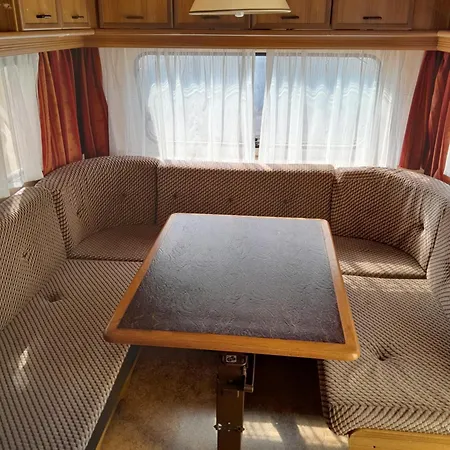 Campsite Moving - Retro Uebernachten Im Wohnwagen, Guenstig & Zentral