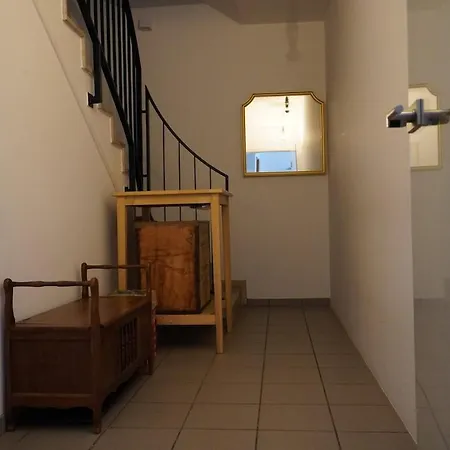 Im Atelierhof Lägenhet